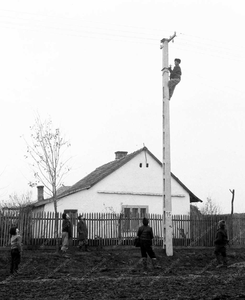 Villamosenergia - Villamosítás Körösúgjfaluban