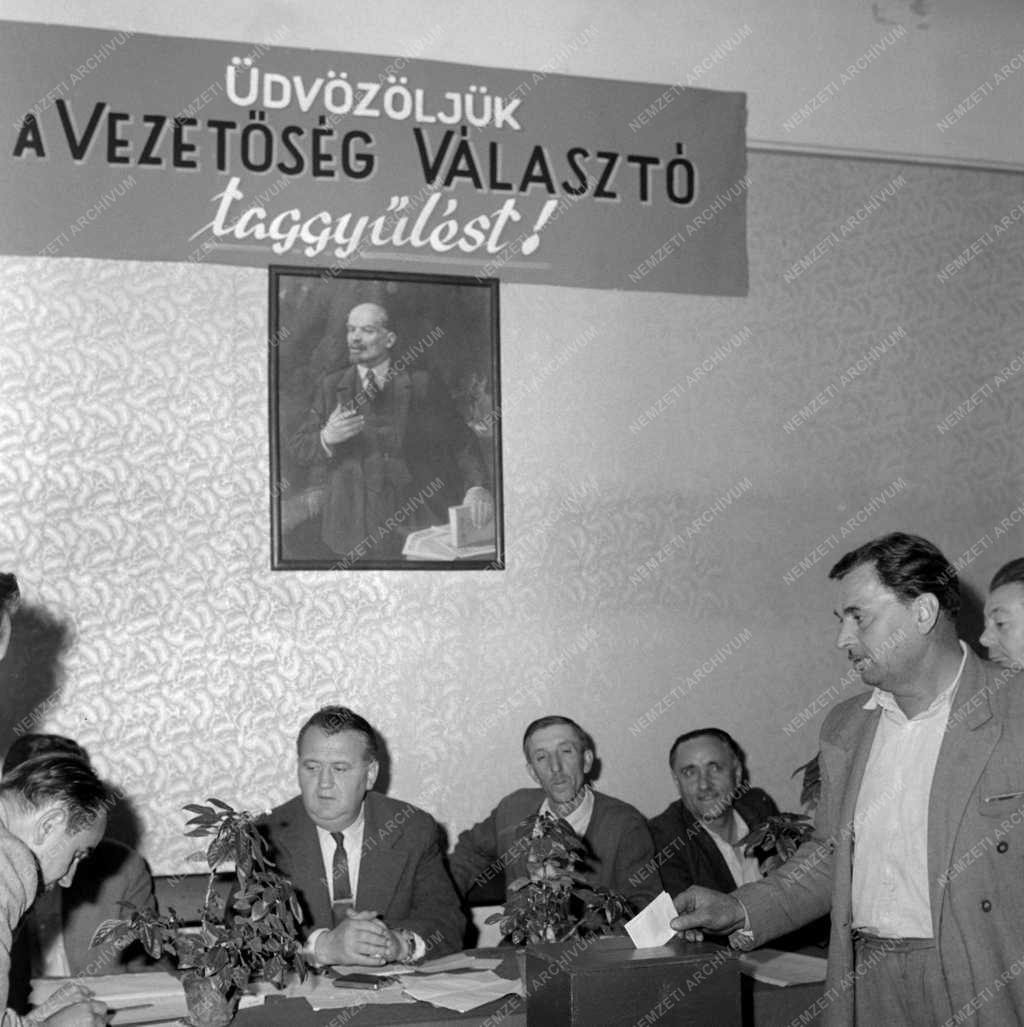 Belpolitika -  MSZMP vezetőségválasztás a Ganz-Mávag-ban