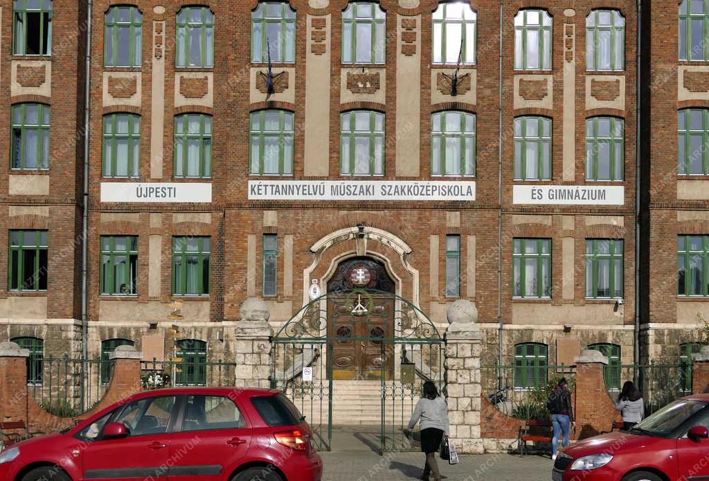 Oktatás - Budapest - Műszaki szakiskola a negyedik kerületben