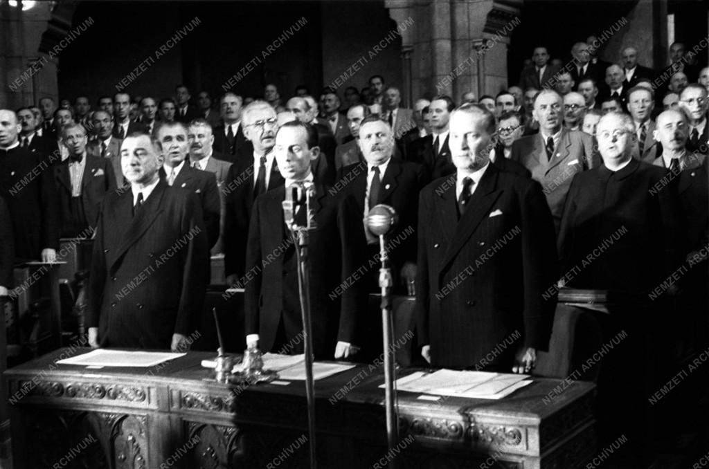 Történelem - Az Ideiglenes Nemzetgyűlés megnyitása - 1945.