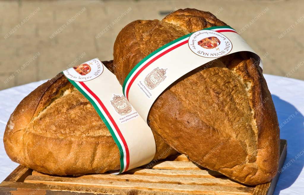 Élelmiszeripar - Szent István napi kenyér