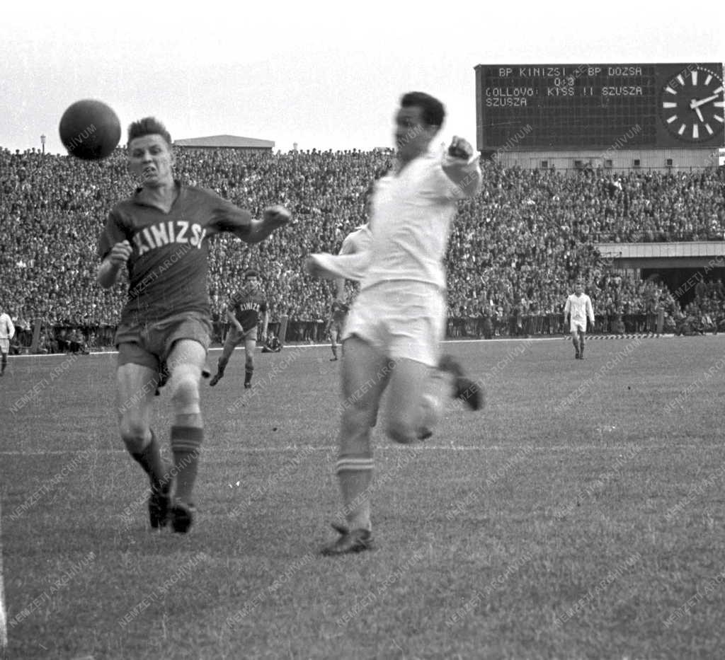 Sport - Labdarúgás - Budapesti Dózsa - Budapesti Kinizsi mérkőzés