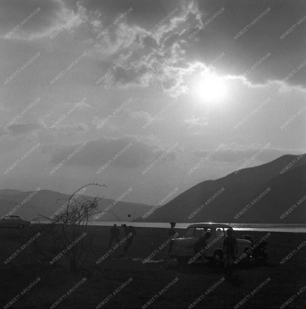 Vasárnapi kirándulók a Dunakanyarban 