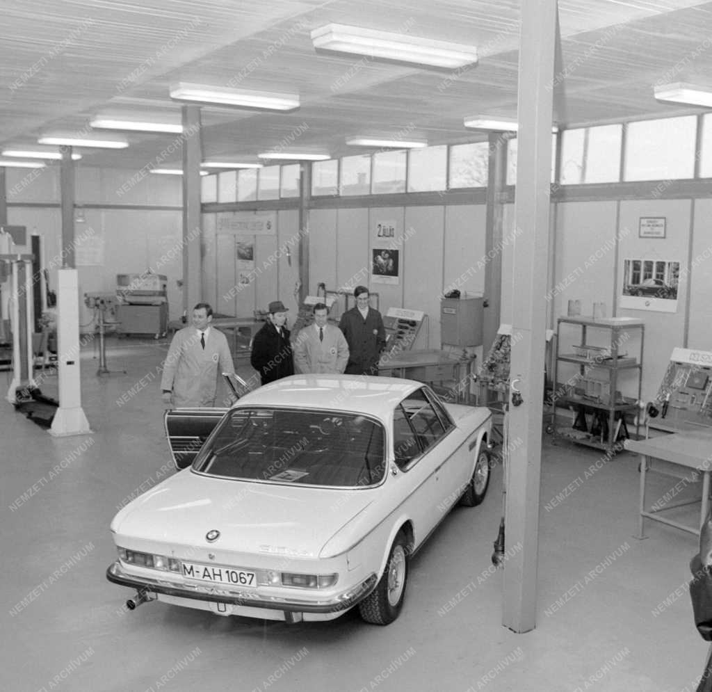 Közlekedés - Megnyílt a BMW központi szervizműhelye