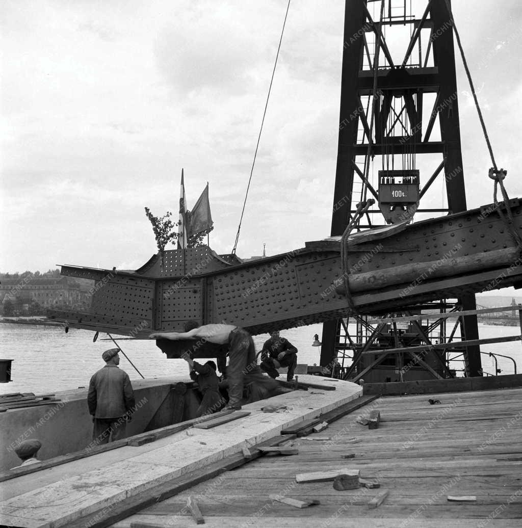 Építőipar - A Boráros téri híd újjáépítése 