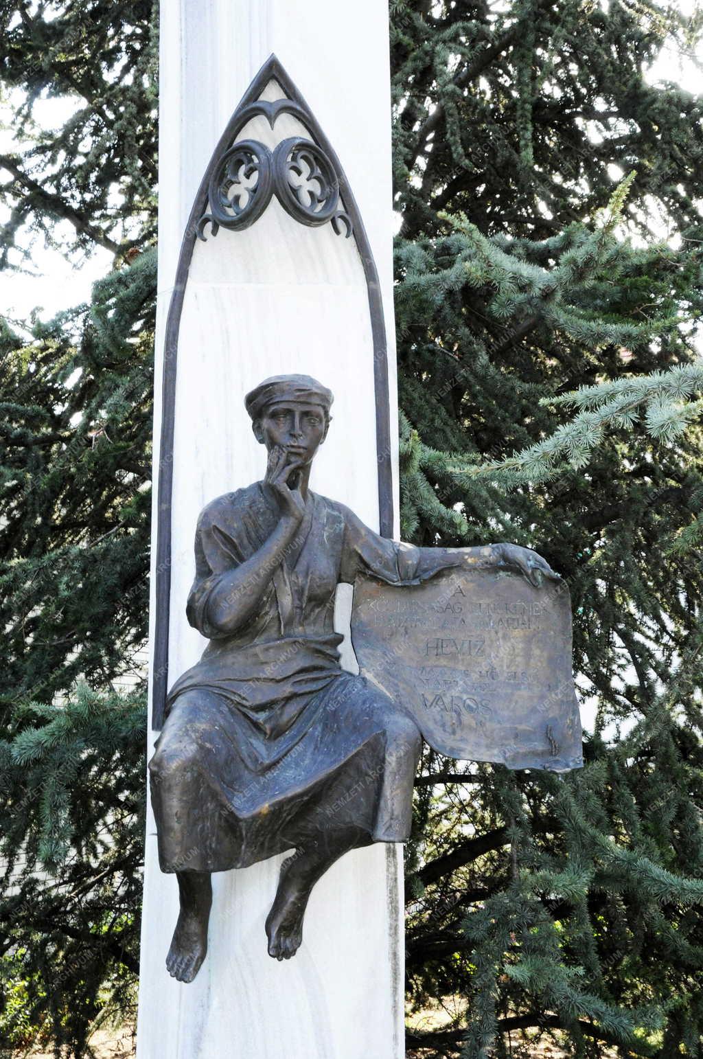 Hévíz - Hévíz város lett - Köztéri szobor