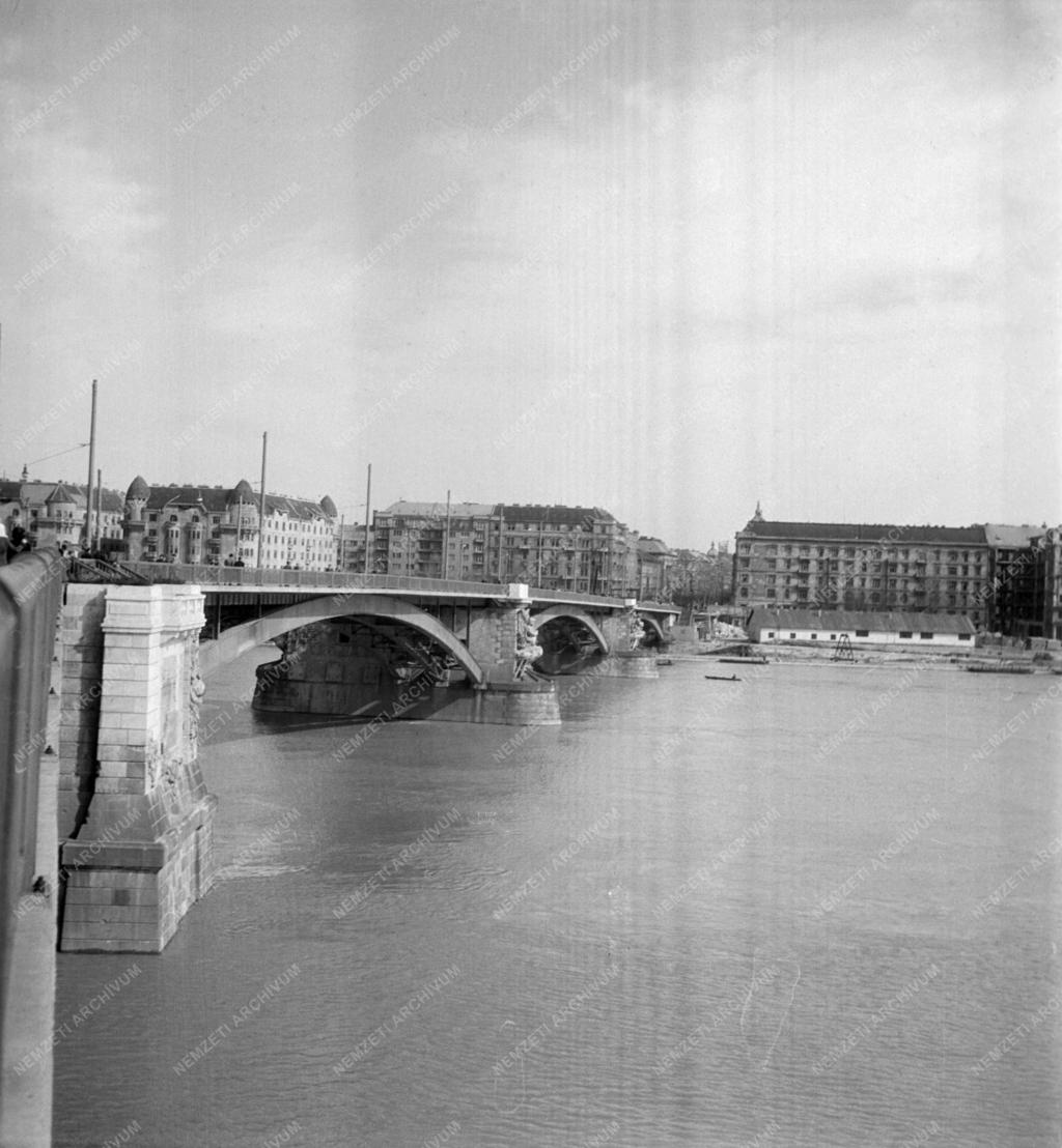 Építőipar - A Margit híd újjáépítése