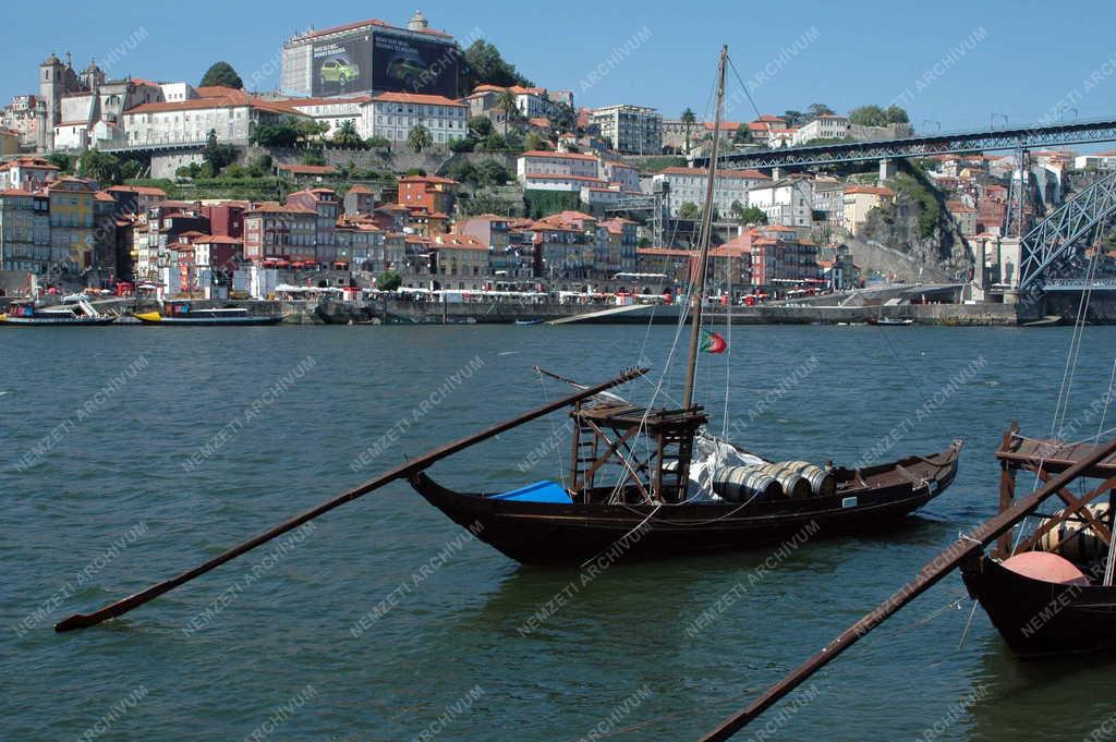 Városkép - Portugália - Porto - Borszállító hajó