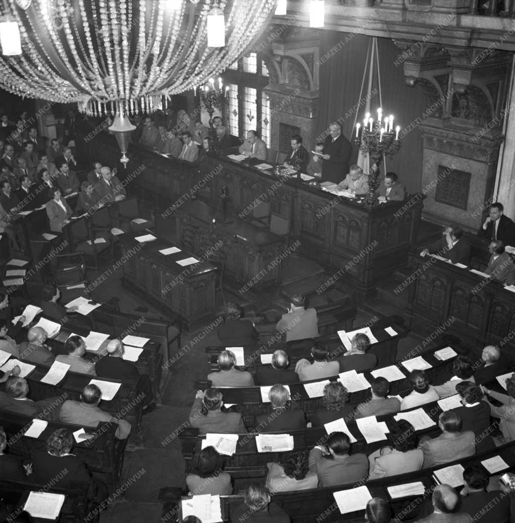 Belpolitika - Budapest Főváros Tanácsának ülése