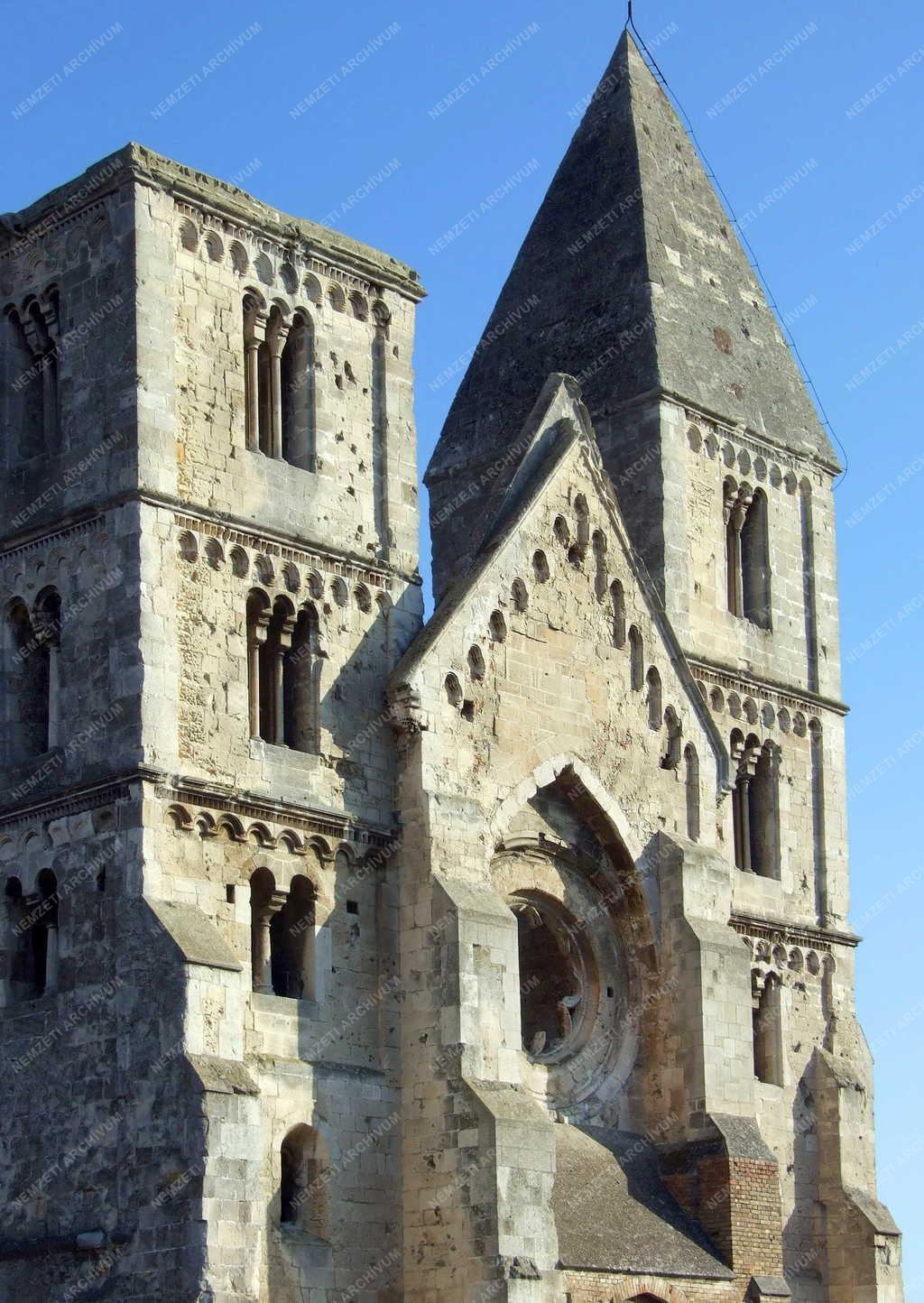 Zsámbék - Műemlék - Templomrom