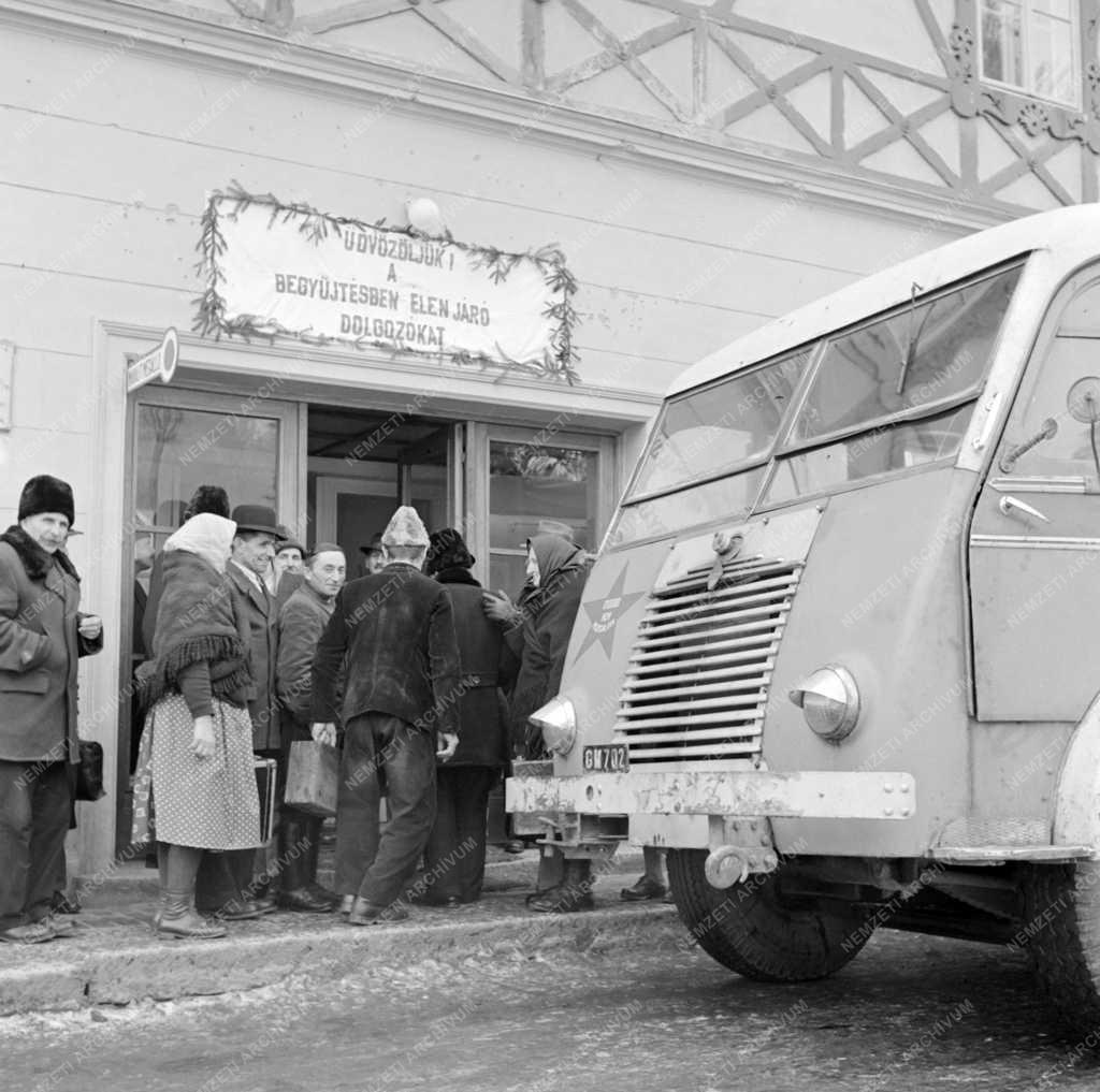 Belpolitika - Beszolgáltatás