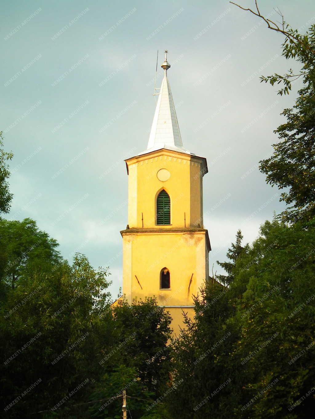 Perőcsény - Templom