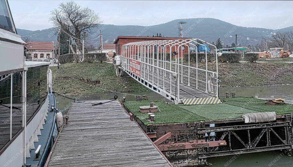 Tájkép - Közlekedés - Maros Yachtkikötő Nagymarosnál