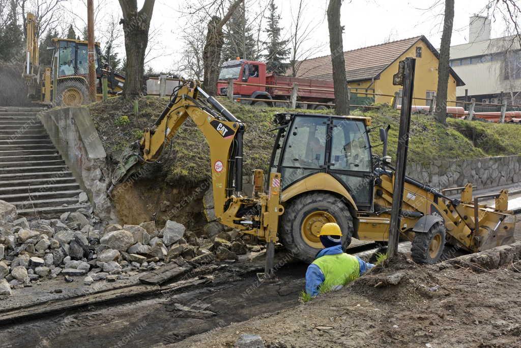 Felújítás - Vác - Megújul a váci vasútállomás