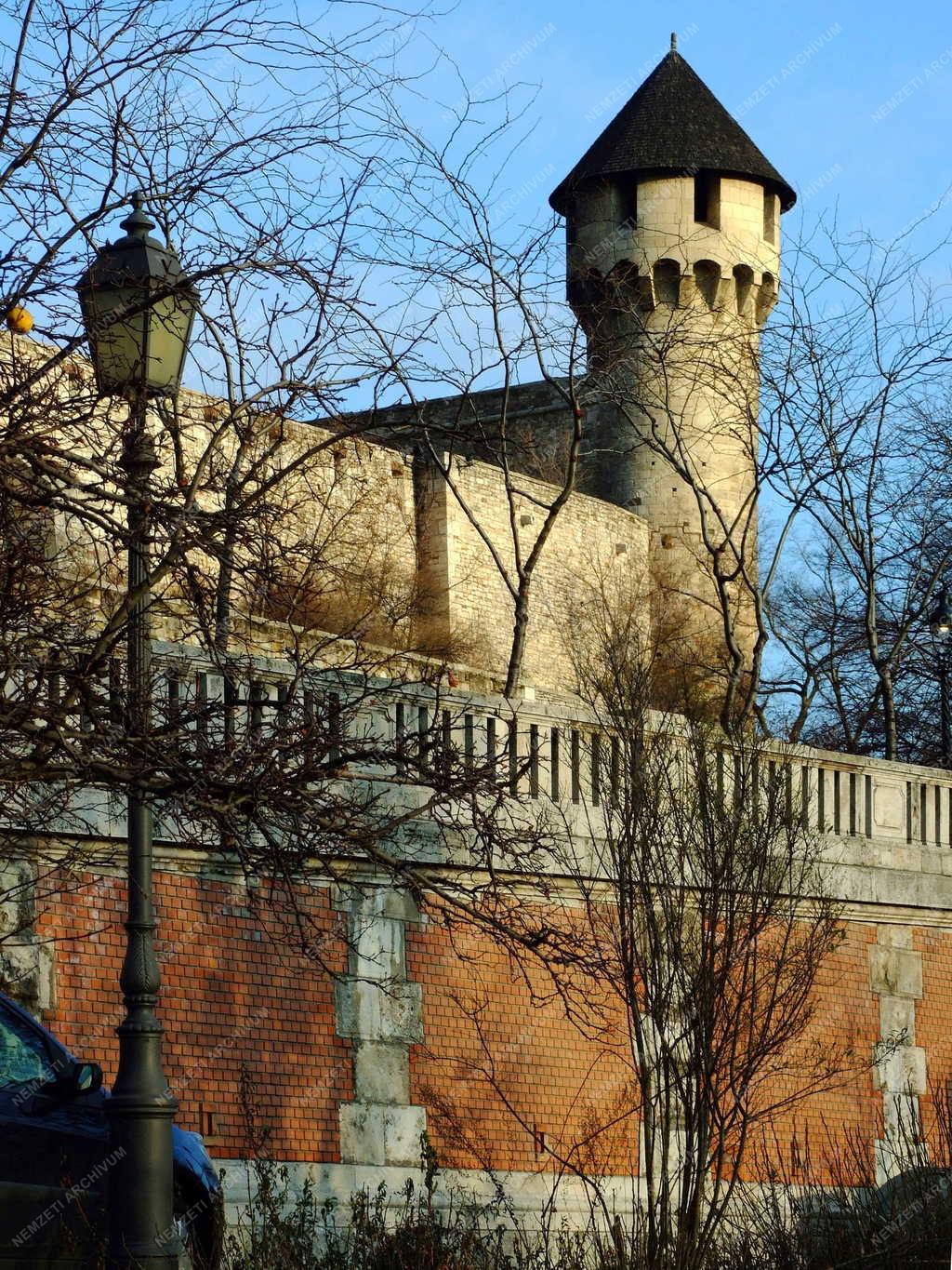 Budapest - Műemlék - Buzogány-torony
