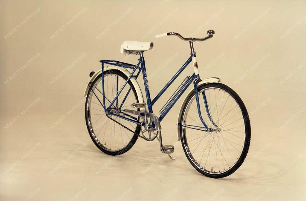 Ipar - Csepeli Kerékpárgyár terméke