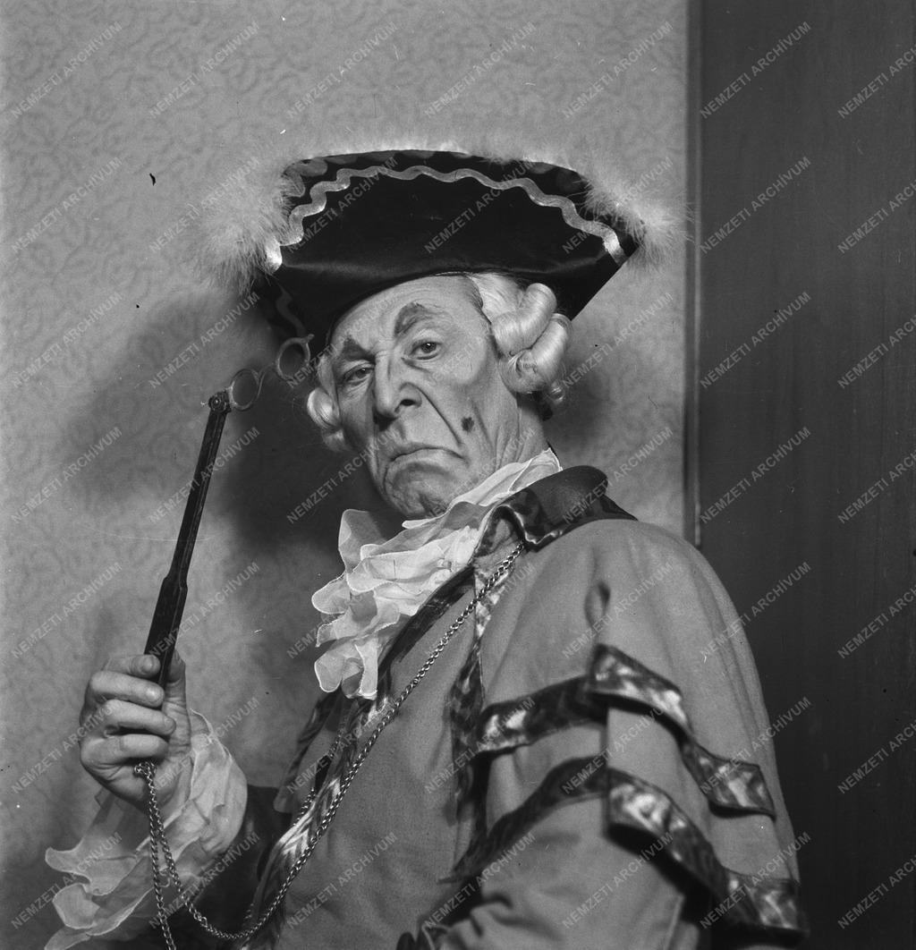 Kultúra - A Magyar Állami Operaház társulata bemutatja Johann Strauss: Cigánybáró című daljátékát a budapesti Városi Színházban