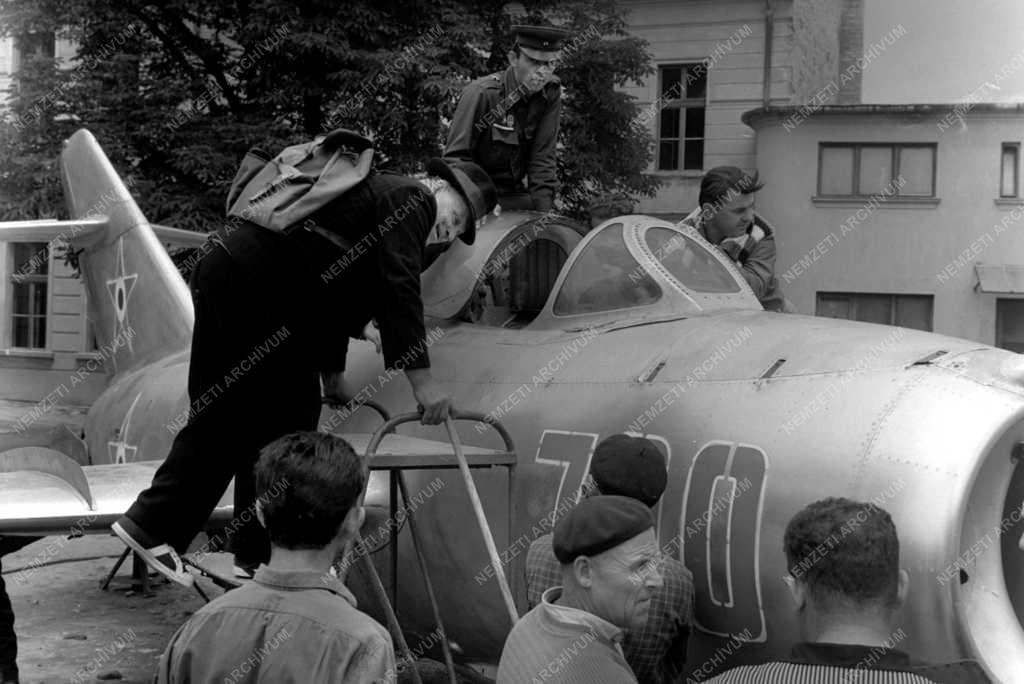Kultúra - Haditechnikai kiállítás Gyöngyösön 