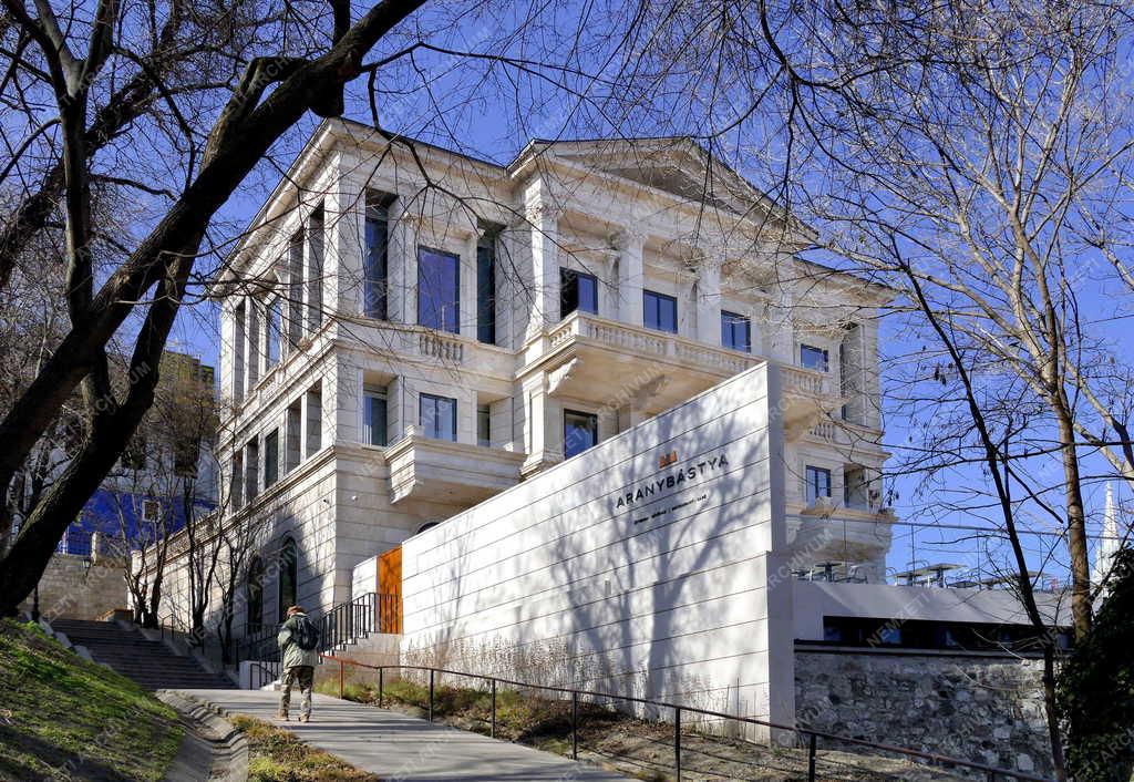 Vendéglátás - Budapest - Aranybástya étterem és kávéház a felújított Lónyai-Hatvany villában