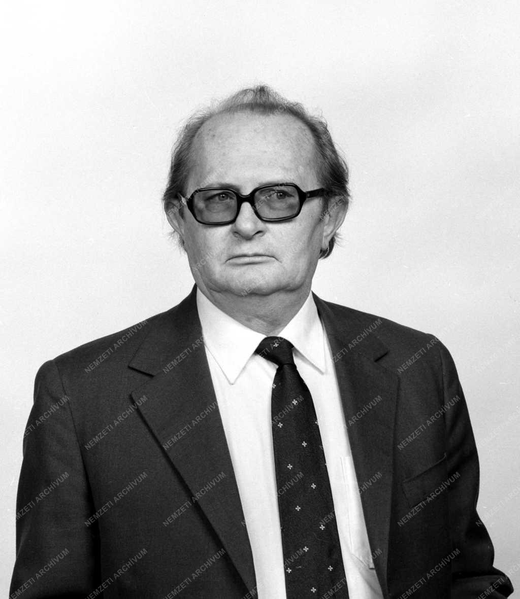Tudomány - Személy - Szűcs Jenő történész