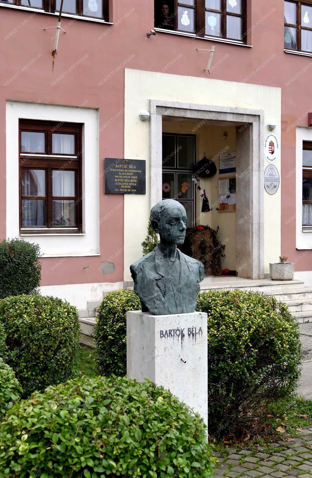Oktatás - Mosonmagyaróvár - Bartók Béla Nevelési- Oktatási Központ