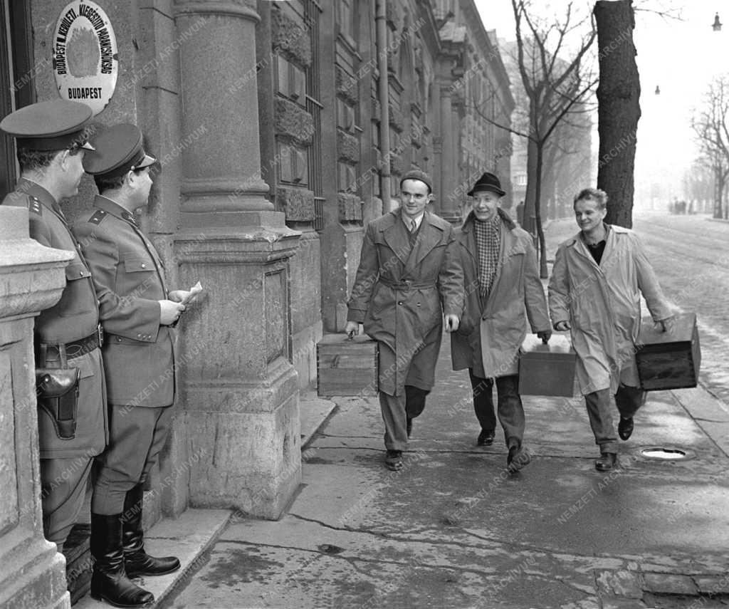 Történelem - Hadsereg - Bevonuló újoncok