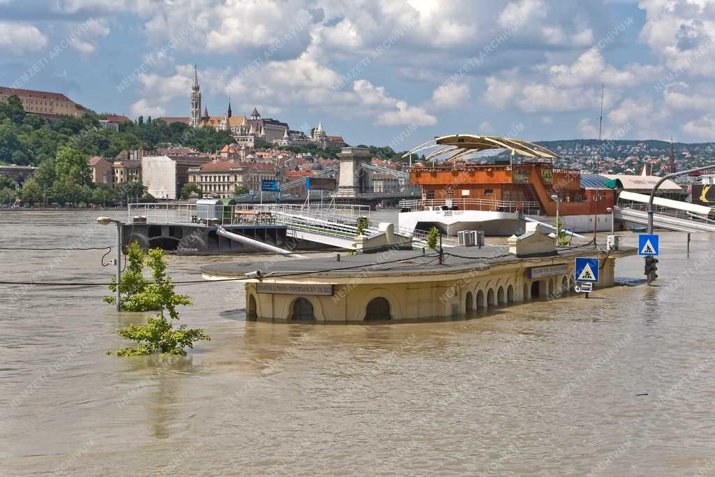 Árvíz - Budapest - Árad a Duna Budapestnél