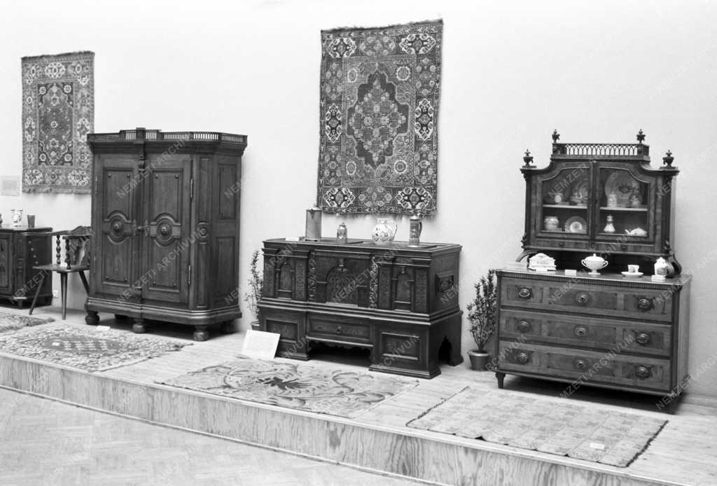 Kiállítás - Nép- és Iparművészeti kiállítás a Műcsarnokban