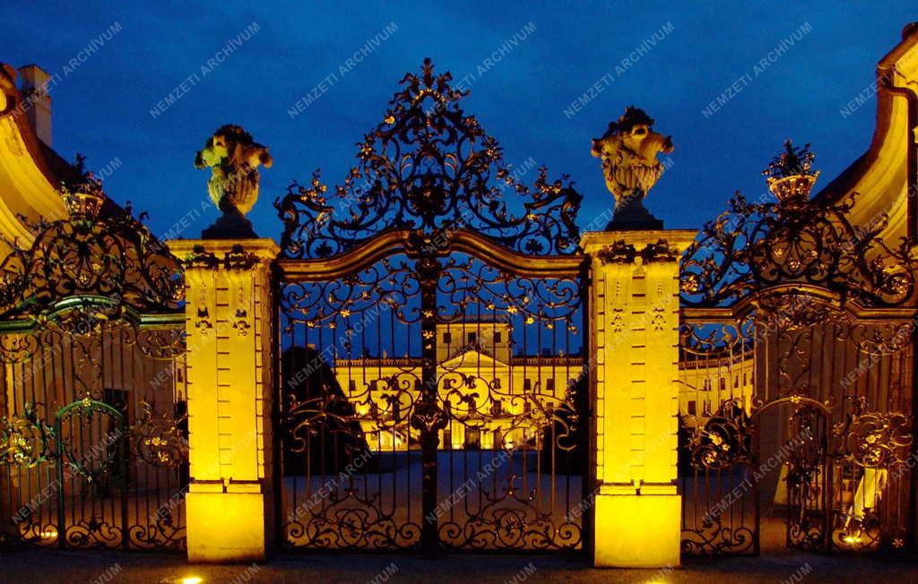 Fertőd -  Esterházy-kastély - Kapu