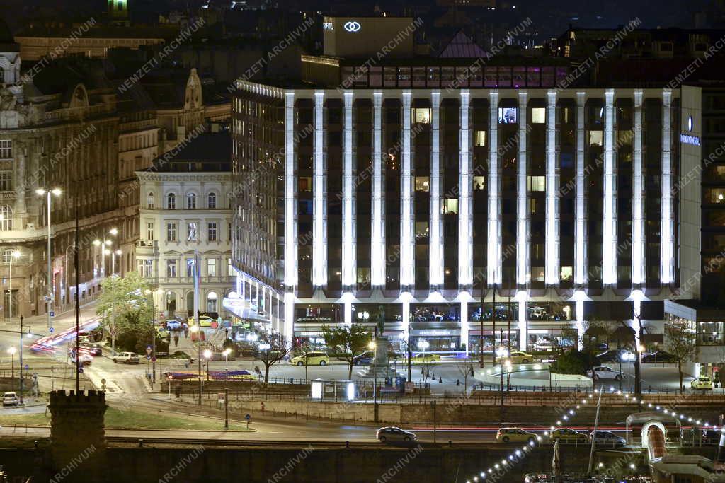 Budapest - A Sofitel Budapest Chain Bridge Hotel 
