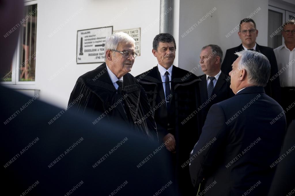 Orbán Viktor Marosvásárhelyen Kincses Előd temetésén