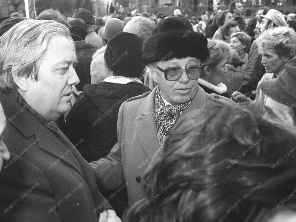 Kultúra - Szoboravatás - Kós Károly szobor Kispesten
