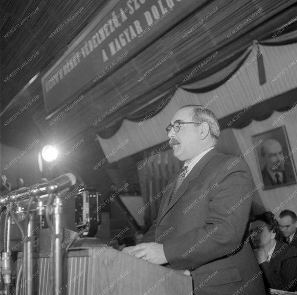 Belpolitika - Nagy Imre az MDP II. kongresszusán 