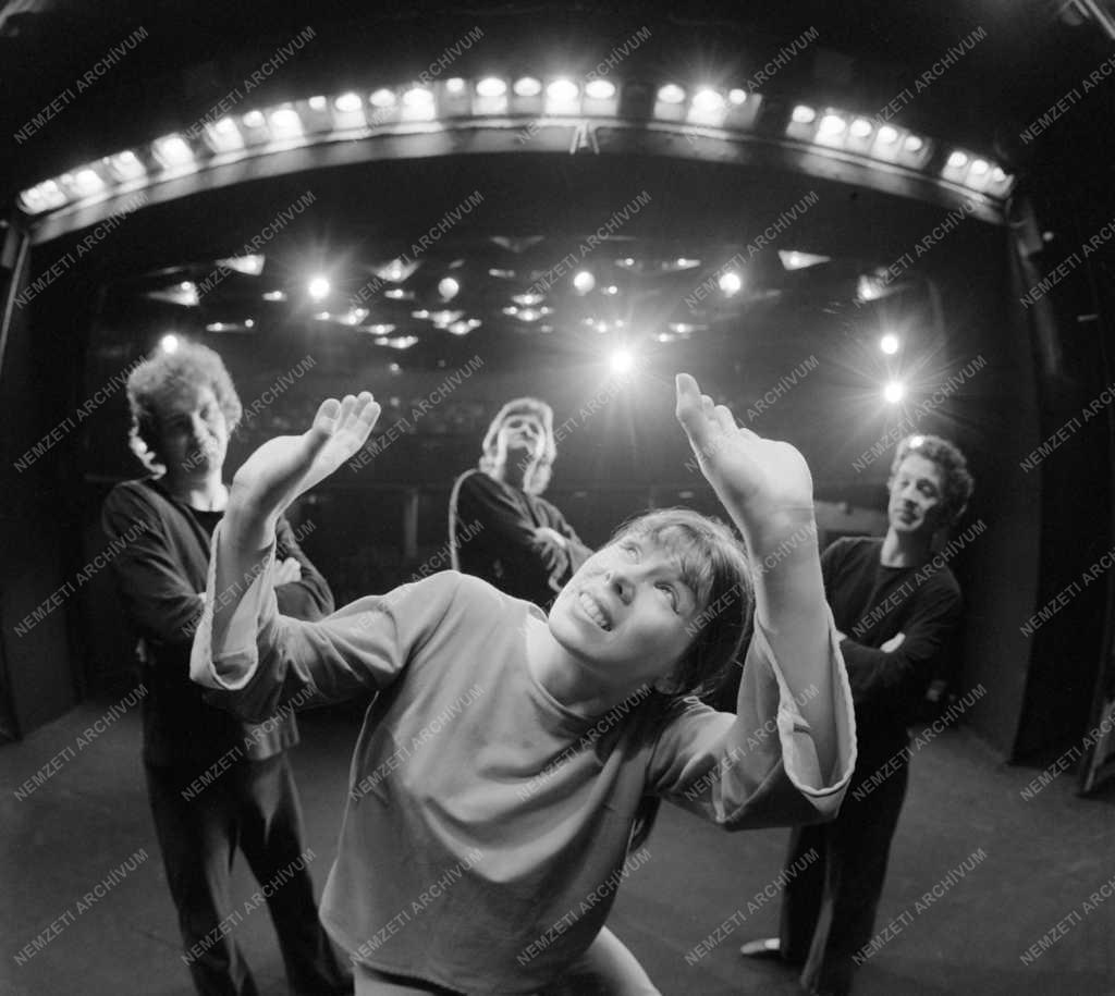 Kultúra - Színház - A világ bonyolult?