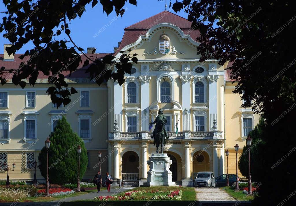 Felsőoktatás - Gödöllő - A Szent István Egyetem főépülete