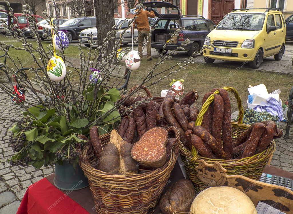 Piac - Nagymaros - Mangalica húsáru az őstermelői piacon
