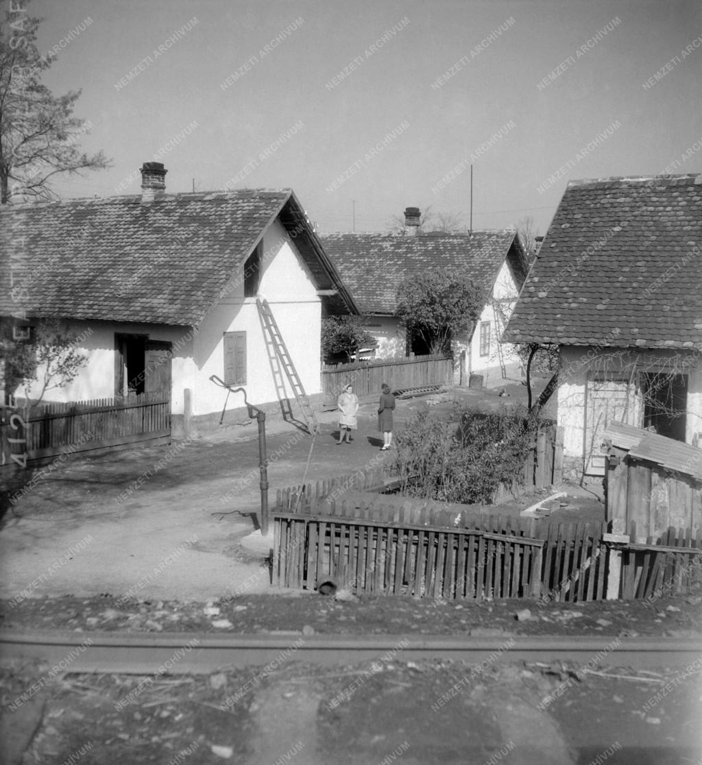 Település - Nagymányoki lakóházak