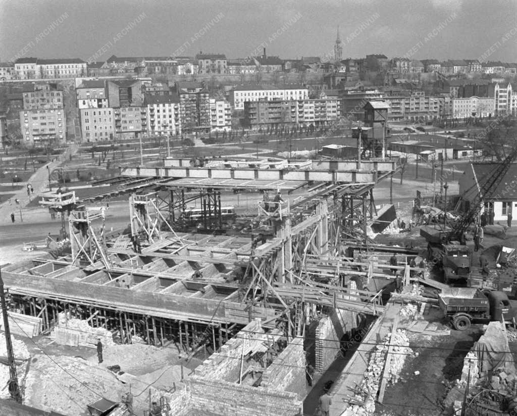 Építőipar - Közlekedés - Épül a Déli pályaudvar