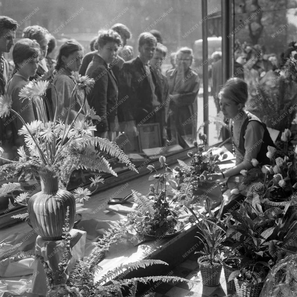 Kereskedelem - Fővárosi Kertészeti Vállalat győztes virágkompozíciója