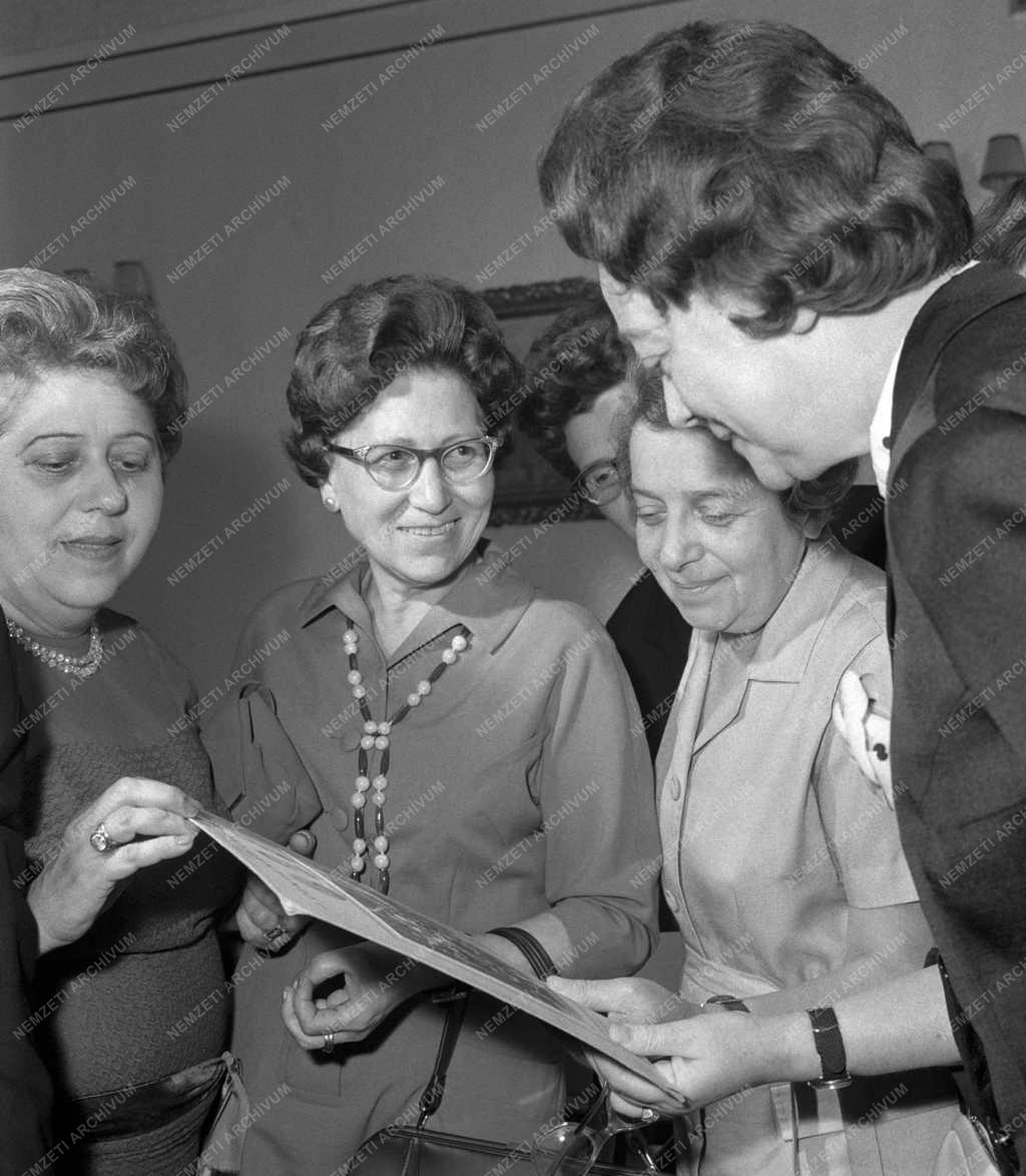 Évforduló - 40 éves érettségi találkozó
