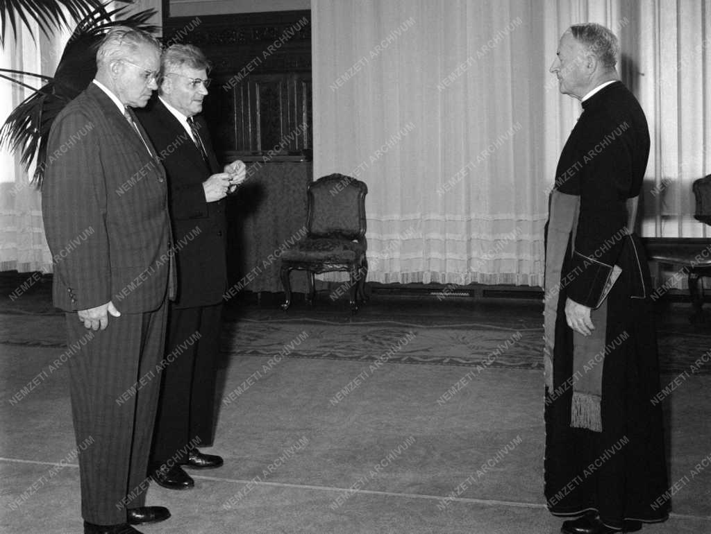 Belpolitika - Egyház - Horváth Alajos nagyprépost eskütétele