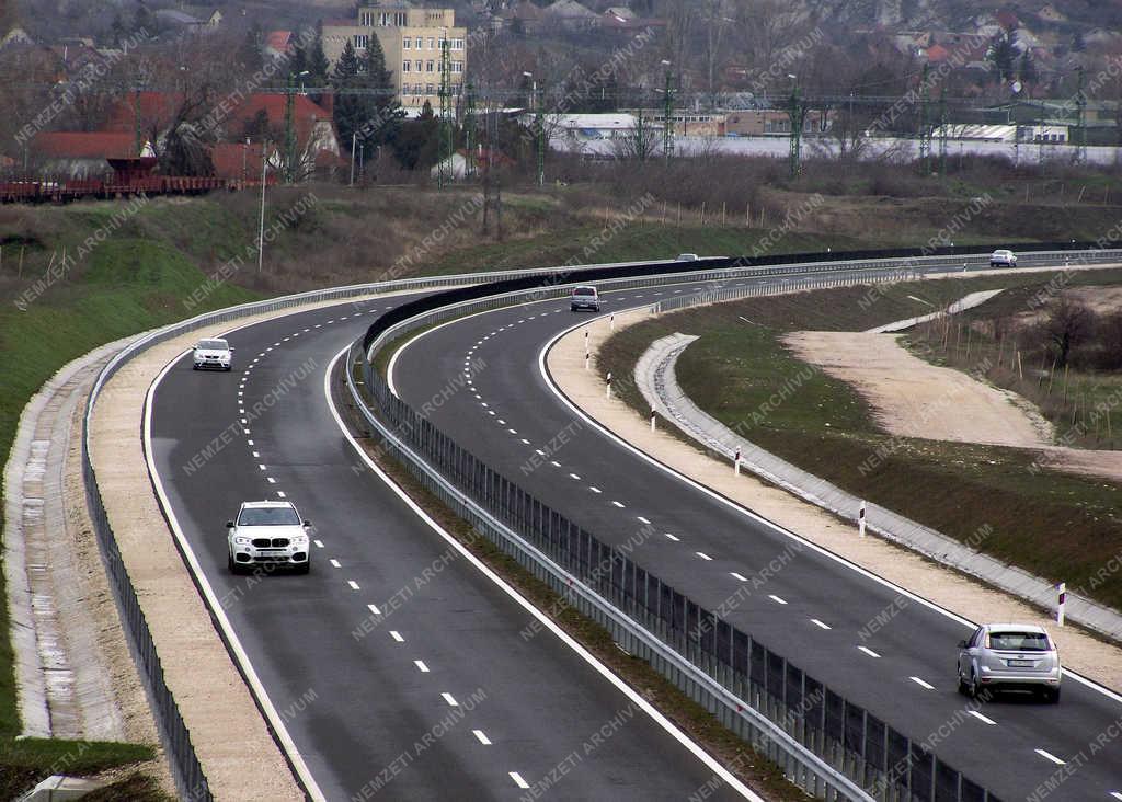 Közlekedés - Várpalota - A 8-as főút várost elkerülő új szakasza