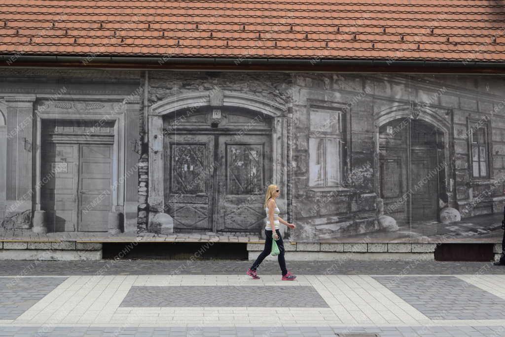 Épület - Budapest - Fotólenyomatos molinó az Óbudai Promenádon