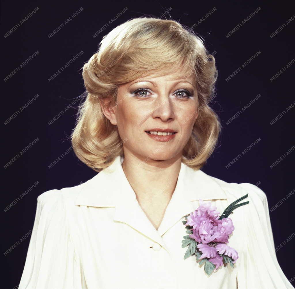 Személy - Kudlik Júlia bemondónő