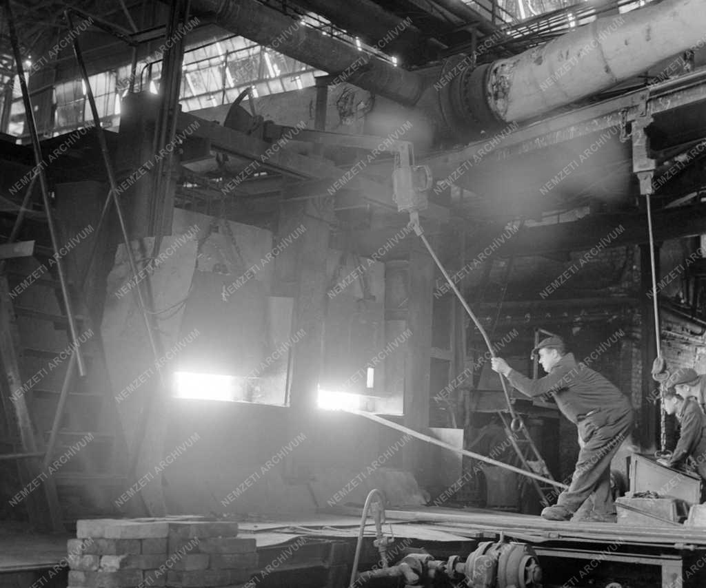 Ipar - A Dunai Vasmű lőrinci hengerművében