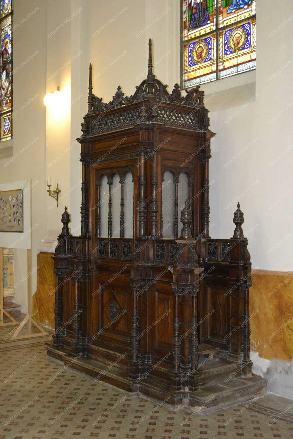 Egyházi épület - A kőbányai Szent László plébániatemplom