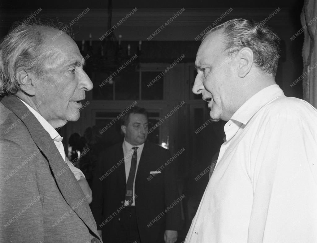Belpolitika - Kádár János a Magyar Írók Szövetségében
