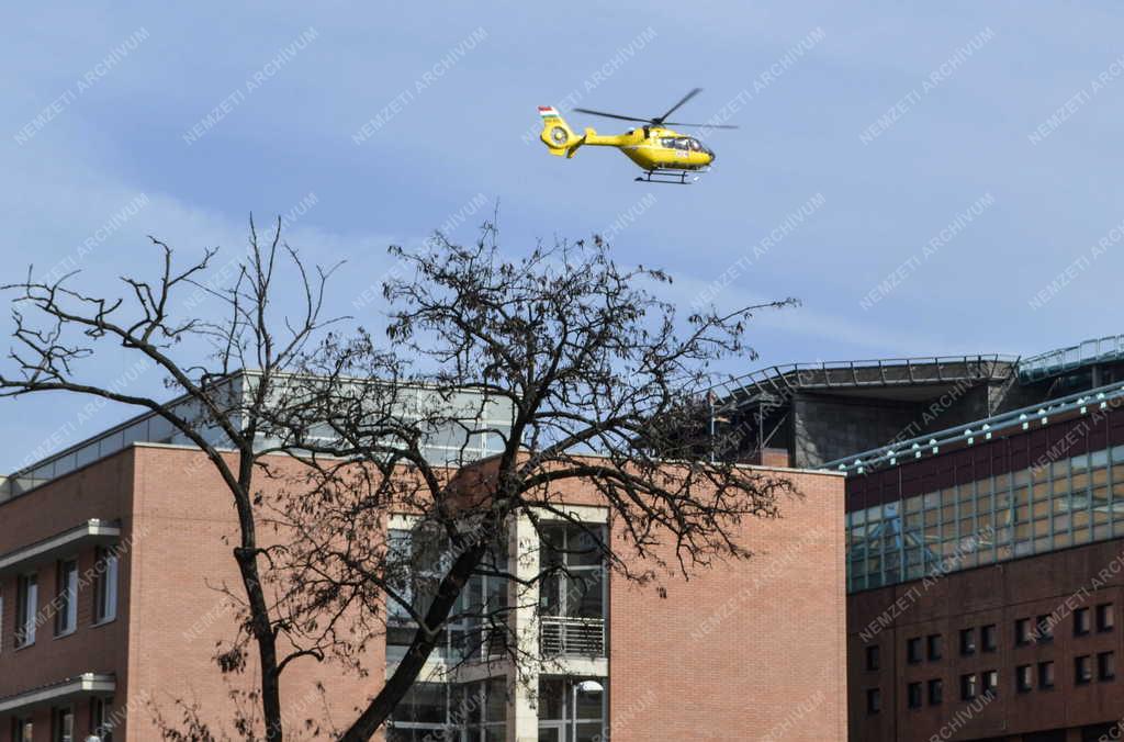 Egészségügy - Budapest - Mentőhelikopter