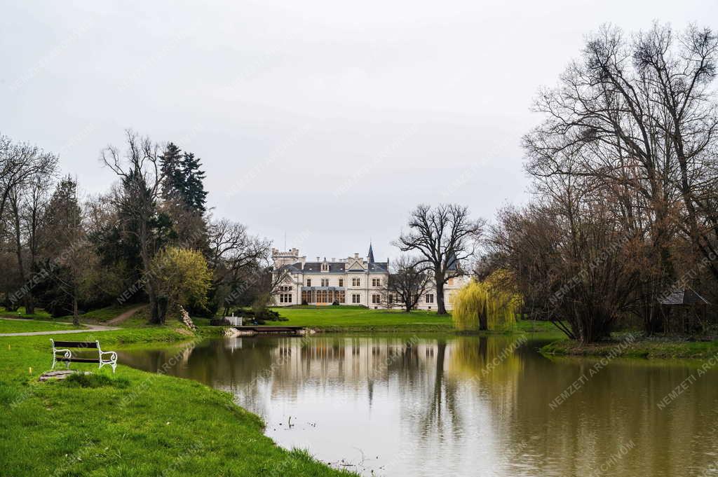 Kultúra - Műemlék - Nádasdy-kastély Nádasdladányban