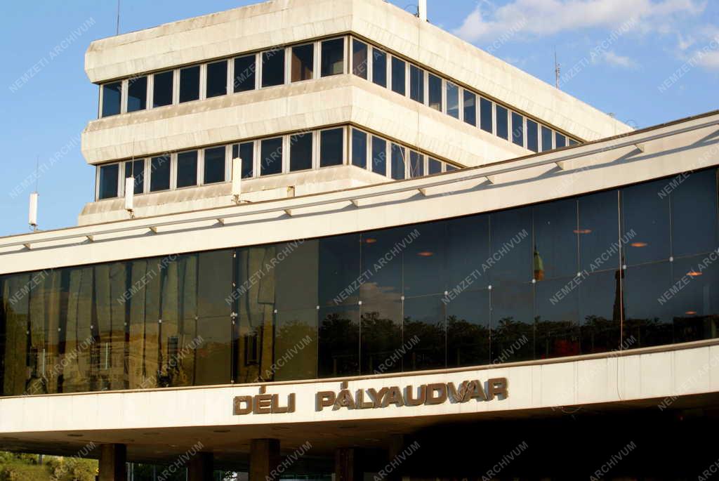 Budapest - Középület - Vasúti pályaudvar